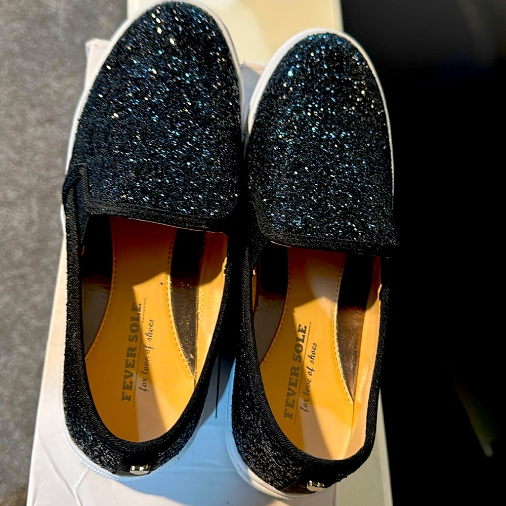 Brand Fever Sole
Substyle Closed Toe
European SIZE 38